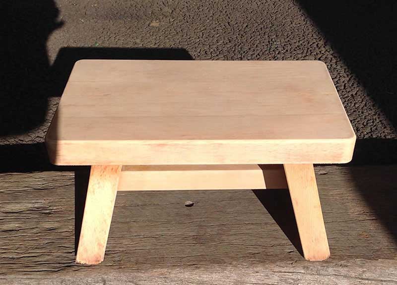 木板凳使用去黴漂白後外觀乾淨亮麗。