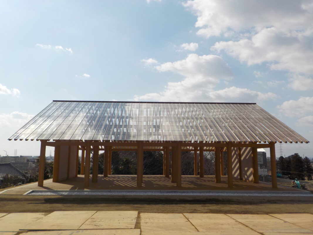多賀城跡修復整體外觀，木結構與透明屋頂